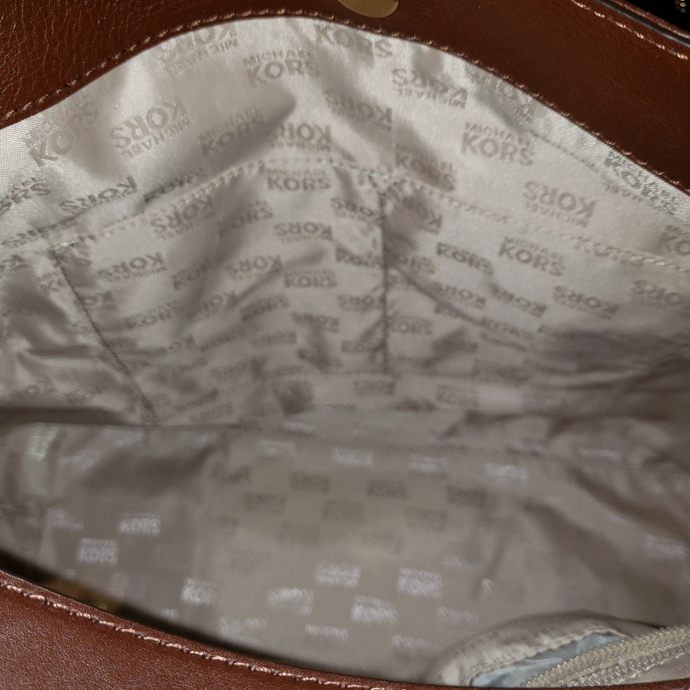 Michael kors purse - Picture 5 of 6